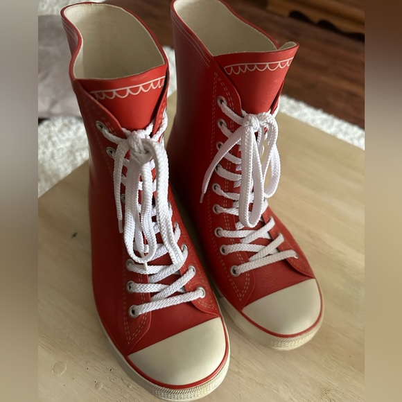 Dirty Laundry red rain boots. Size 8 - Picture 3 of 7